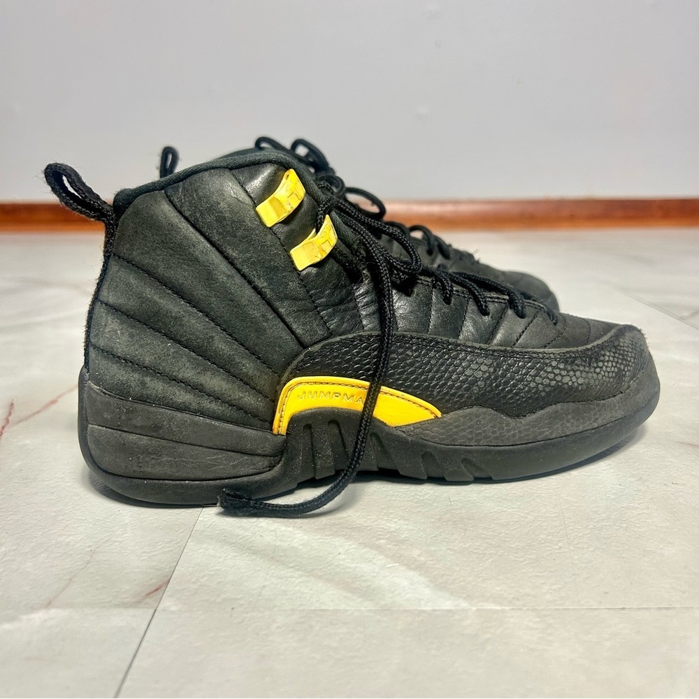 Nike Air Jordan 12 Sneakers Black Taxi Kids Boys Size 4 Yellow Shoes